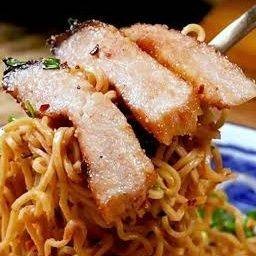 ลาบมาม่า คอหมูย่าง