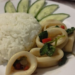 กระเพราหมึก