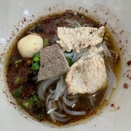 เส้นเล็กน้ำตก เนื้อ