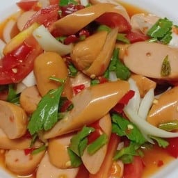 ยำไส้กรอก