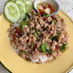 กระเพราหมูสับ