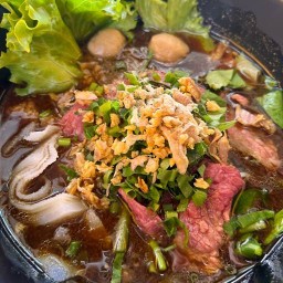 ข้าวไก่กรอบฮีลใจจจ เด่นชัยคอนโด