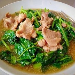เส้นใหญ่ราดหน้าหมู