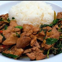 กระเพราเครื่องในไก่