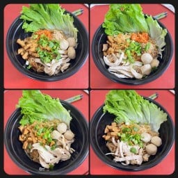 ก๋วยเตี๋ยวหมี่คลุกไก่ฉีก เพชรเกษม69