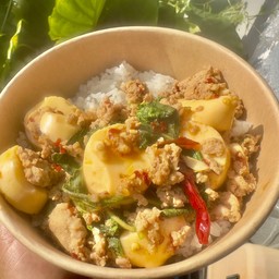 ข้าวกะเพราเต้าหู้ไข่หมูสับ