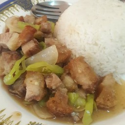 ผัดพริกหยวกหมูกรอบราดข้าว