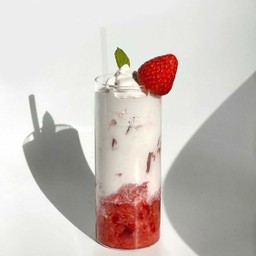 นมสดสตรอเบอร์รี่เย็น