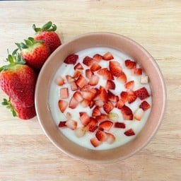 Strawberry Homemade Yogurt