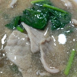 ราดหน้ายอดผักเอ็มไพร์บ้านกอก