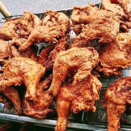 ไก่ทอดหาดหาดใหญ่ เจ้าเก่าเสนา ไก่ทอดหาดใหญ่