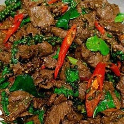 ผัดเผ็ดเนื้อใส่ใบยี่หร่า