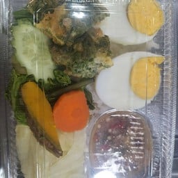 ข้าวน้ำพริกผักต้ม ไข่ต้ม