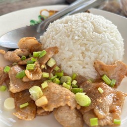 ข้าวหมูทอดกระเทียมพริกไทย