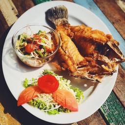 กะพงทอดราดน้ำปลา