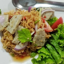 ยำมาม่าหมูยอ