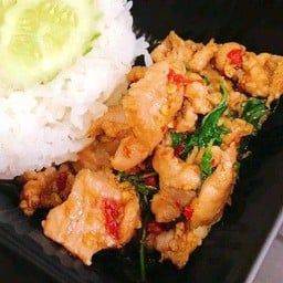 ข้าวกะเพราหมูชิ้น