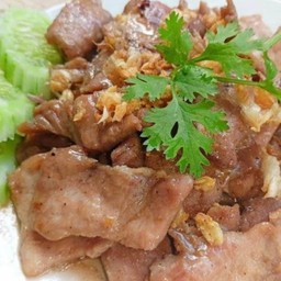 ข้าวหมูทอดกระเทียม +ไข่ดาว