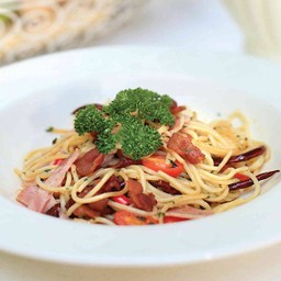 สปาเก็ตตี้ผัดแห้งเบคอนแฮม