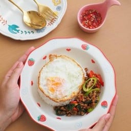 ข้าวกะเพราหมูสับ + ไข่ดาว