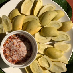 กระตอยดอง แถมพริกเกลือ (คล้ายมะม่วงเบา)