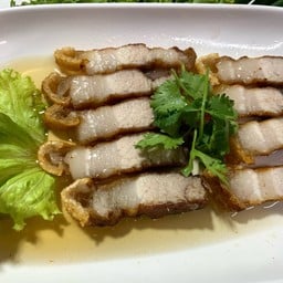 หมูกรอบทอดน้ำปลา