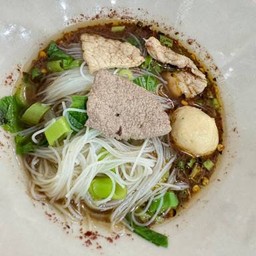 เส้นหมี่น้ำตก หมู