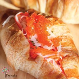 ครัวซองค์สลัดปูอัดไข่กุ้ง