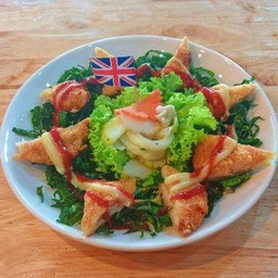 ไก่กรอบราดครีมซอสสลัด