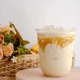 นมคาราเมลเย็น