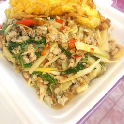 ผัดหน่อไม้ดองหมูสับราดข้าว