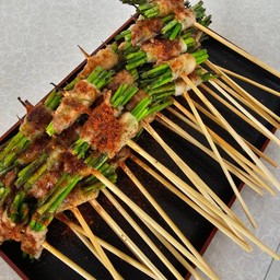 สามชั้นพันหน่อไม้ฝรั่ง