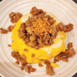 ข้าวกระเทียม (ไม่มีไข่นะคะ)