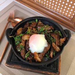 ข้าวกะเพราเนื้อพิคานย่าไข่ออนเซน
