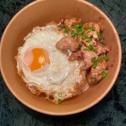 หมูกะเทียม