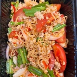 ยำมาม่าหมูสับ