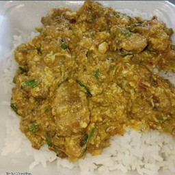 หมูกรอบผัดผงกระหรี่