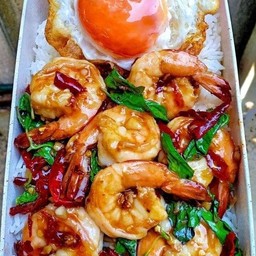 ข้าวกระเพรากุ้ง