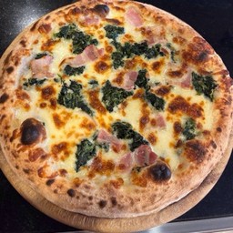 Creamy Spinach Bacon Pz