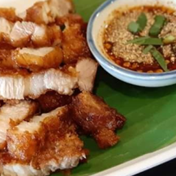 ข้าวหมูย่างน้ำจิ้มแจ่ว