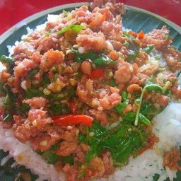 ข้าวกะเพราแหนมหมู