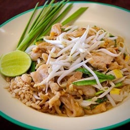 ผัดไทยเส้นจันท์หมู(DR)