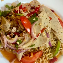 ยำมาม่า หมูสับหมูยอ