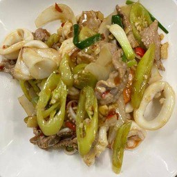 ผัดพริกหยวกทะเล