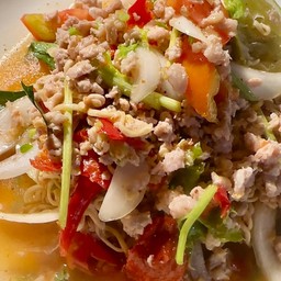 ยำมาม่าหมูสับ