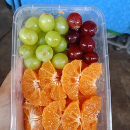 ส้ม องุ่น พร้อมทาน