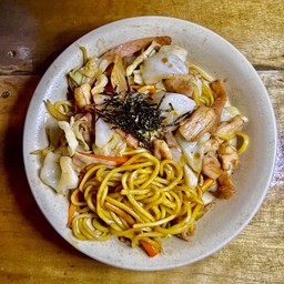 [อร่อยซ่ากับโค้ก] ยากิโซบะไก่ +  โค้ก ออริจินัล (กระป๋อง)