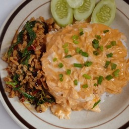 ข้าวไข่ข้นกะเพราไก่สับ(ไข่ไก่2ใบ)