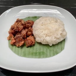 ข้าวเหนียวไก่ทอดหมูทอดบึ้มบั้ม