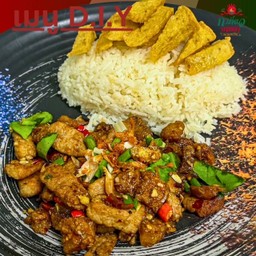 (ฟรีท็อปปิ้ง) คั่วพริกเกลือกากหมู+หมูกรอบ+หมูเด้งราดข้าว (ถาด)